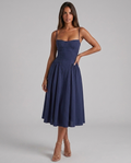 Paula- Vestido azul marino con escote corazón y bolsillos ocultos.